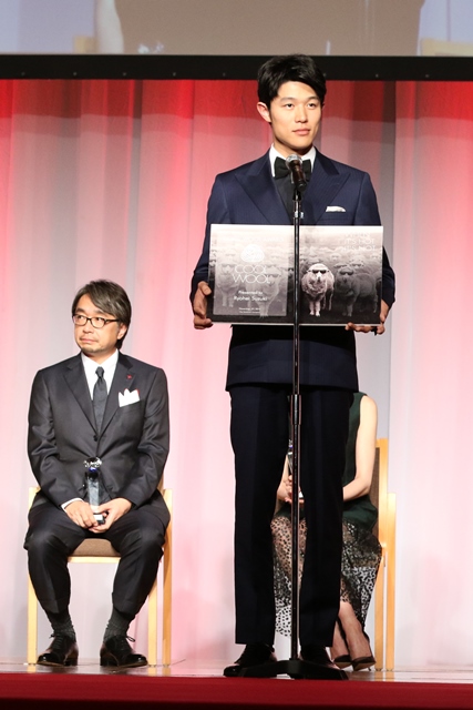 ウールの顔 になった人気俳優 鈴木亮平が語る 僕とウール Wwdjapan Com