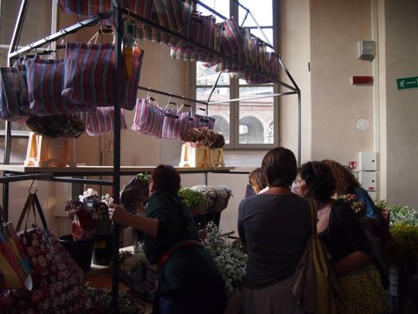 1日限りの「マルニ フラワーマーケット」は大盛況 来春には日本での