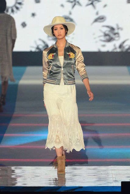 ハン まとめ売り 武井咲がトップバッターで「ガールズアワード2016年春夏」開幕