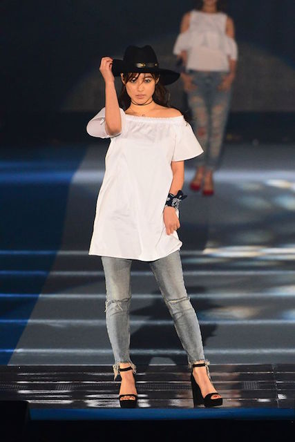 ハン まとめ売り 武井咲がトップバッターで「ガールズアワード2016年春夏」開幕