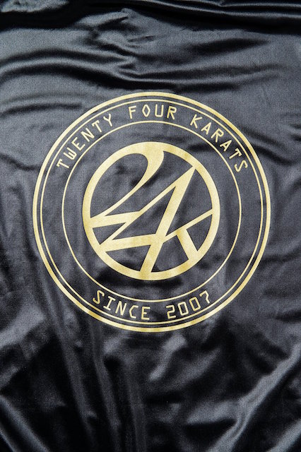 24カラッツ 9周年で アディダス と記念コラボ Wwdjapan