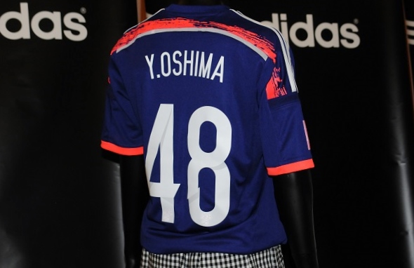 美品◎adidas サッカー日本代表ユニフォーム 元AKB48 大島優子 希少 AKB48 大島優子さん、岡田奈々さん、小嶋真子さん、西野未姫さん