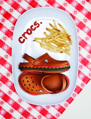 履けるハンバーガー!?「クロックス」がレアモデルのサンダルを 履けるハンバーガー!?「クロックス」がレアモデルのサンダルを