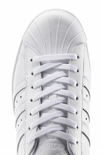 スニーカーがキャンバスに アディダス オリジナルス からオールホワイトの新作発売 Wwdjapan Com