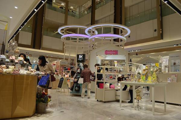 ルクアイーレ 店内を公開 専門店とイセタンが垣根なく混在 Wwdjapan