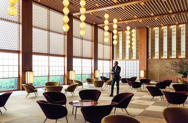 ボッテガ・ヴェネタ」がホテルオークラ東京のモダニズム建築を称える ...