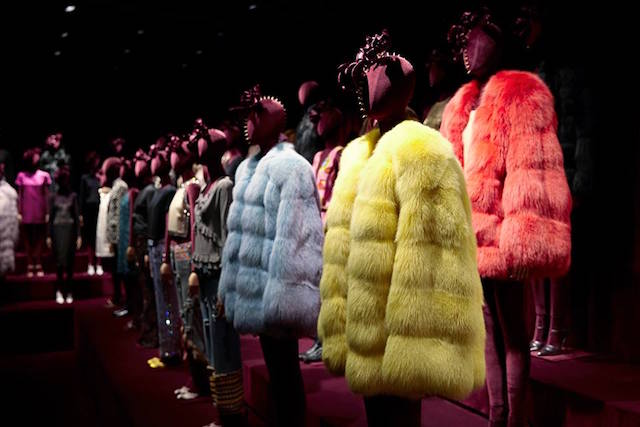 美品✨GUCCI トムフォード期 ロゴプレート メイクポーチ