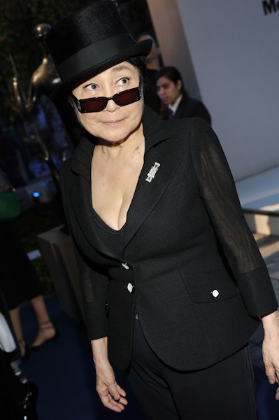 オノ・ヨーコがオープニングセレモニーとコラボでメンズ限定ライン  