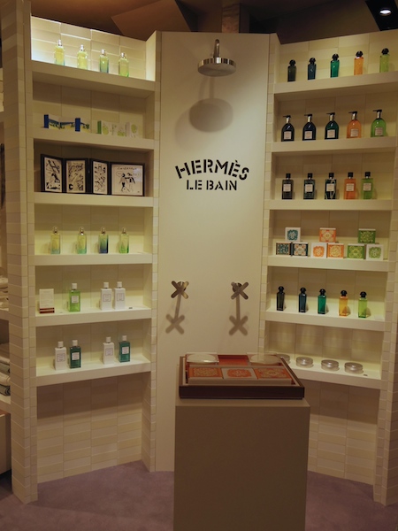 エルメス が新宿伊勢丹店に モバイルブティック をオープン 漫画家とのコラボも Wwdjapan