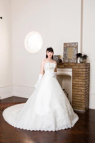 女優の武井咲がウエディングドレスをプロデュース - WWDJAPAN
