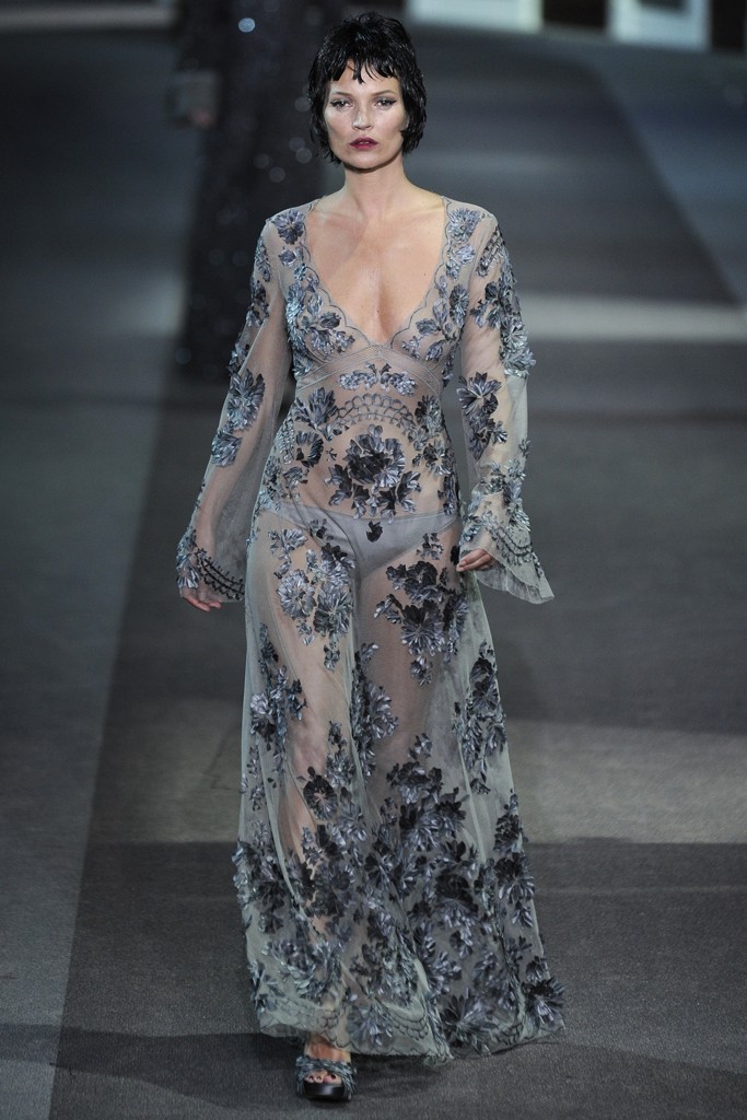 パリ速報 ホテルを舞台にデカダンな官能美を描いた ルイ ヴィトン Wwdjapan