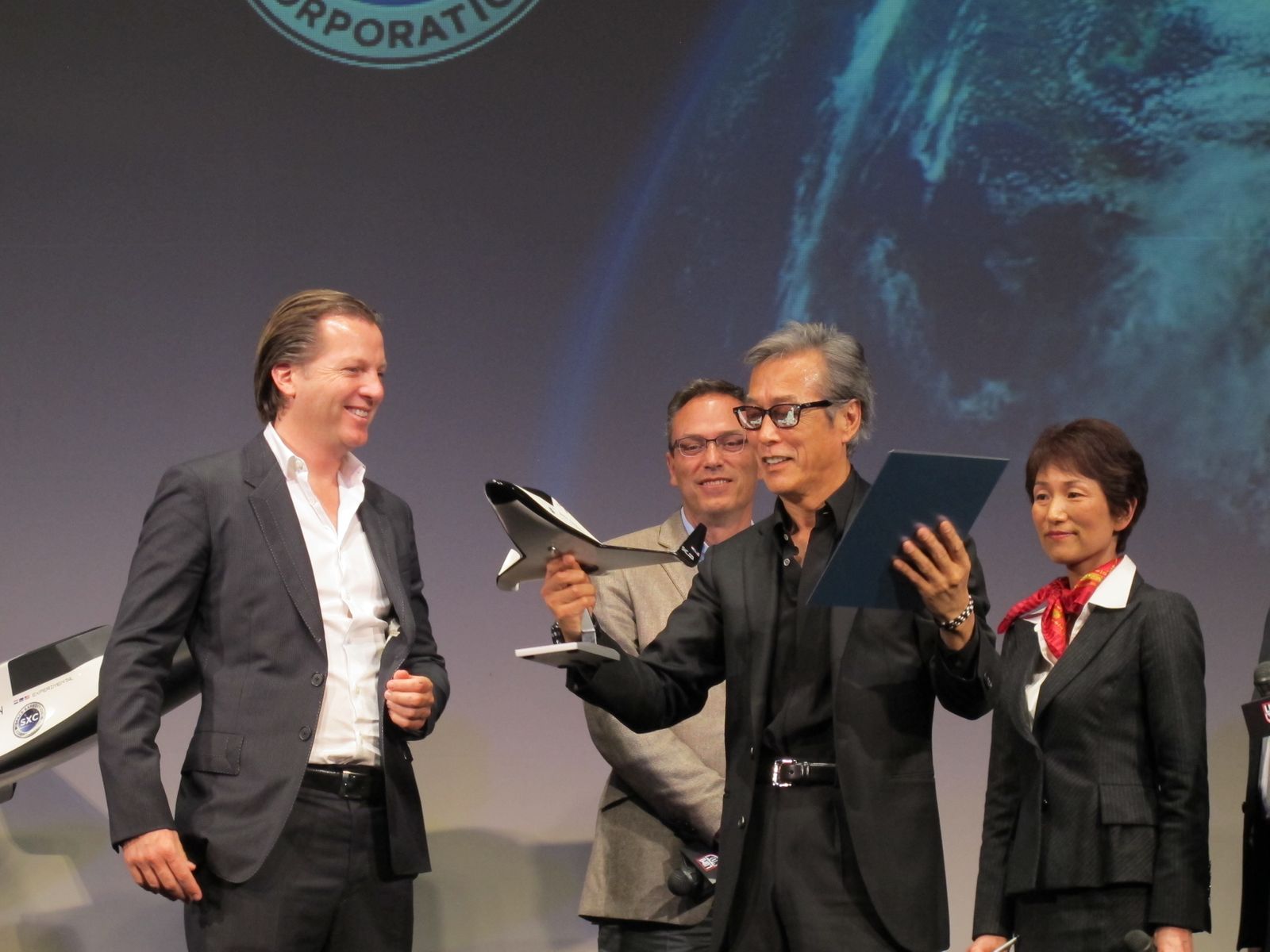 岩城滉一、宇宙へ飛ぶ - WWDJAPAN