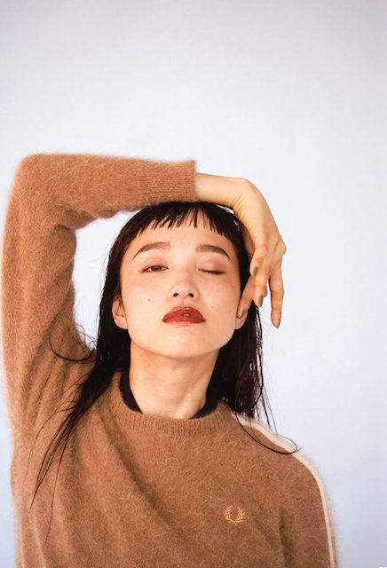 フレッドペリー」が「ミュベール」とコラボ 萬波ユカをモデルに大人の  