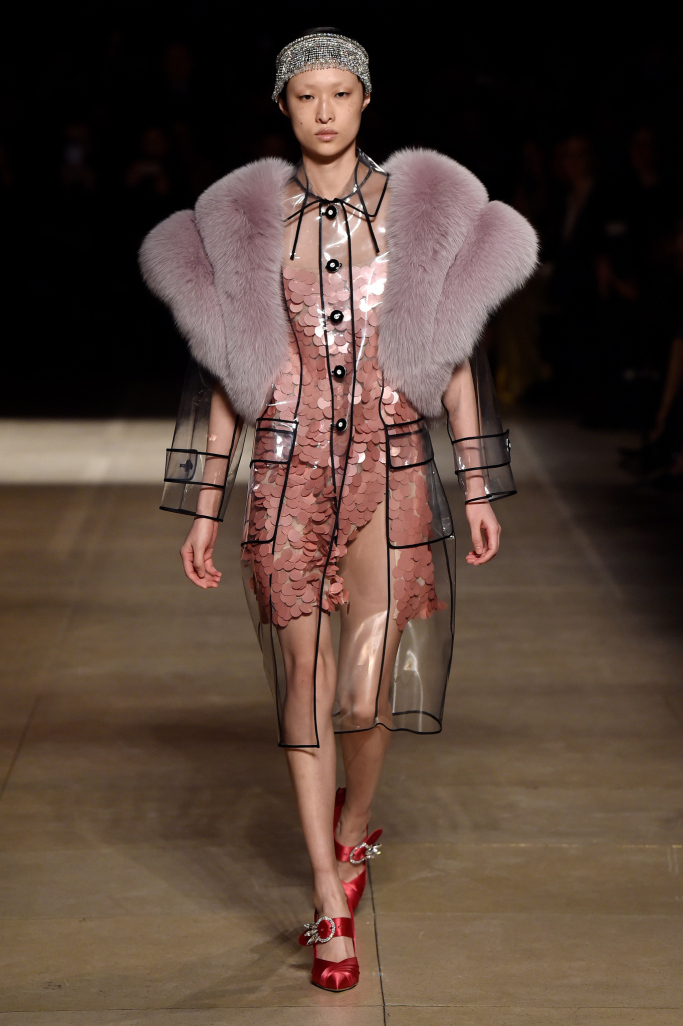 ミュウミュウ」2017-18年秋冬パリ・コレクション - WWDJAPAN