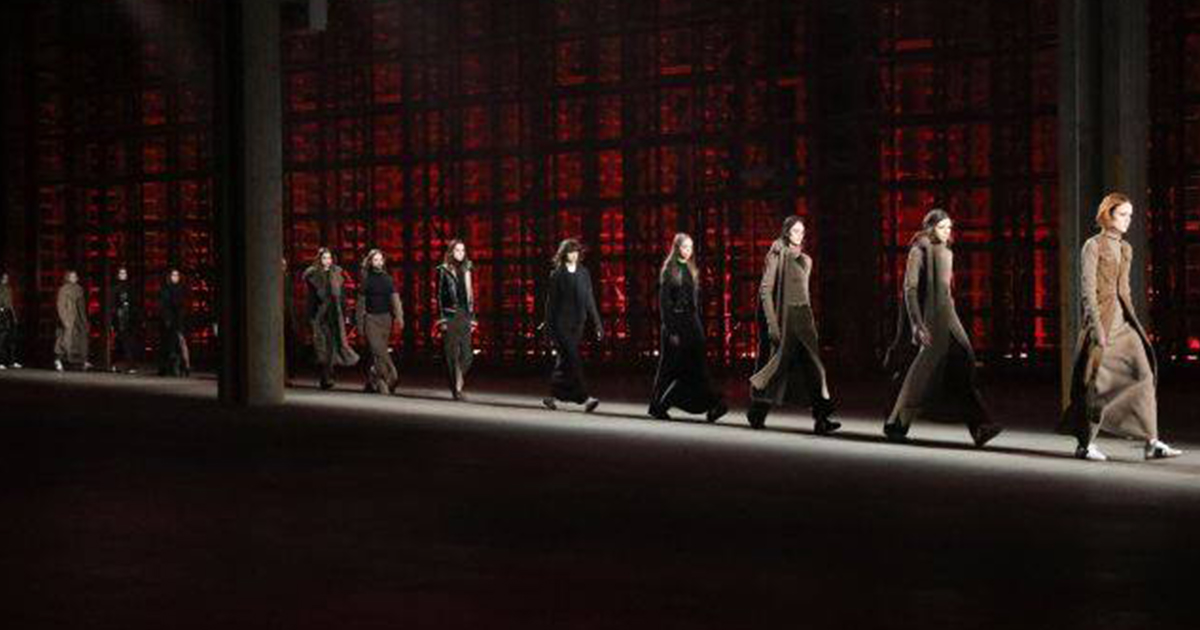 ディーゼル ブラック ゴールド」がメンズとウィメンズのショー統合