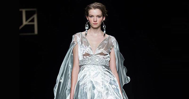 カンヌで河瀬監督が着用したドレスは「タエ アシダ」 - WWDJAPAN