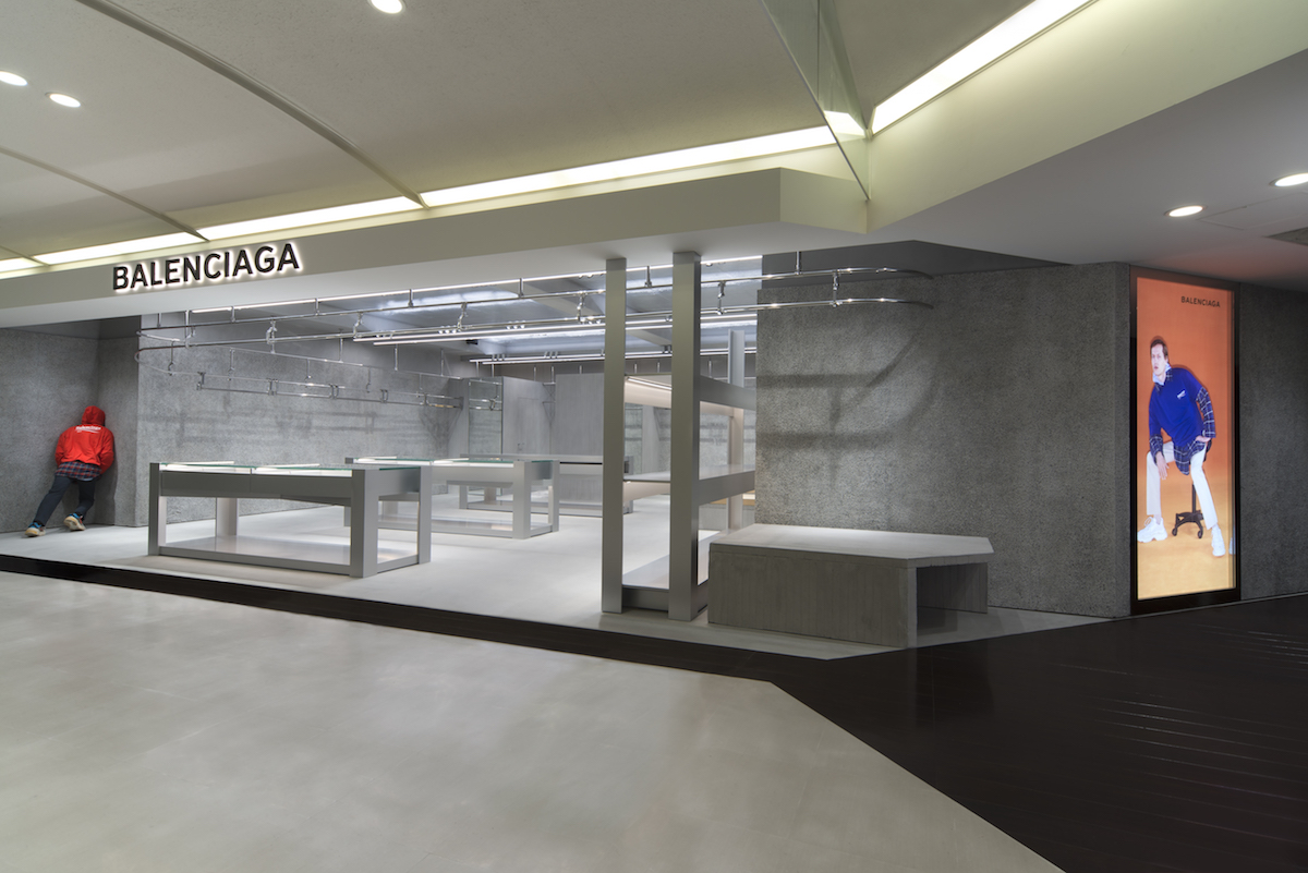 バレンシアガ 阪急メンズ大阪店がリニューアル 21日には先行でスニーカーを販売 Wwdjapan Com