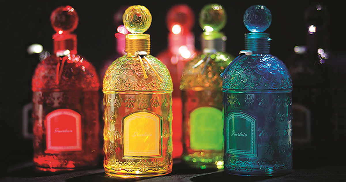 ⭐️GUERLAIN ゲラン ペーパーウェイト ゴールデンビー 香水型 スワロフ ⭐️GUERLAIN ゲラン ペーパーウェイト ゴールデンビー 香水型