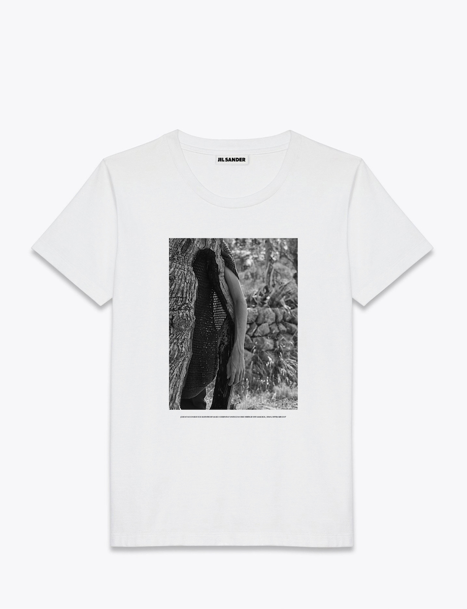 「ジル・サンダー」がマリオ・ソレンティとコラボTシャツを製作 