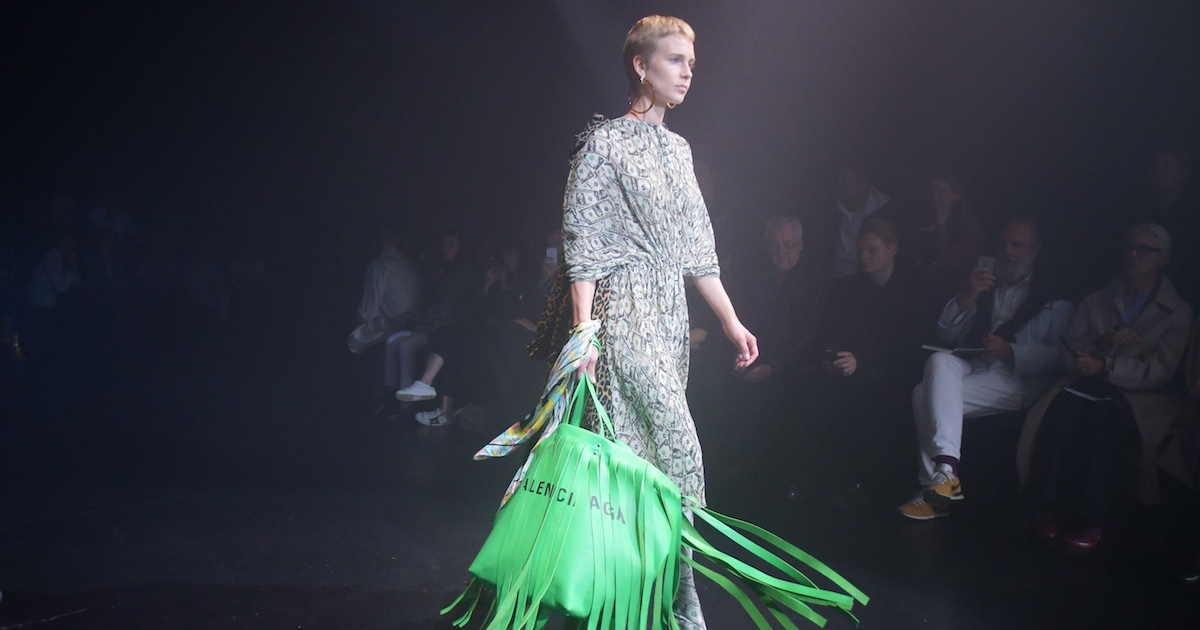 バレンシアガ」が男女合同ショーへ メンズはプレコレクションを追加