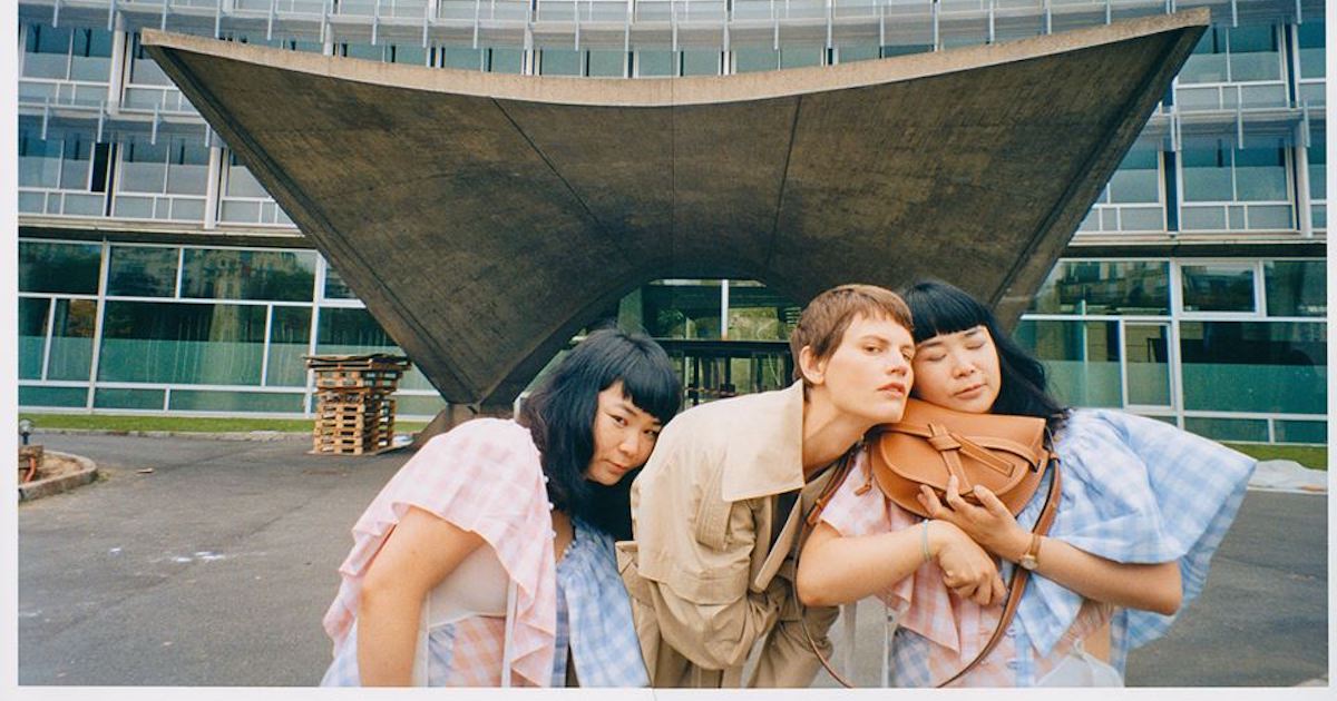 ロエベ」がルックブックの写真家に日本人アーティストを起用 - WWDJAPAN