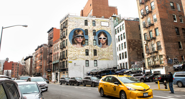 イグナシ・モンレアルによる「グッチ」の巨大壁画がNYとミラノに出現