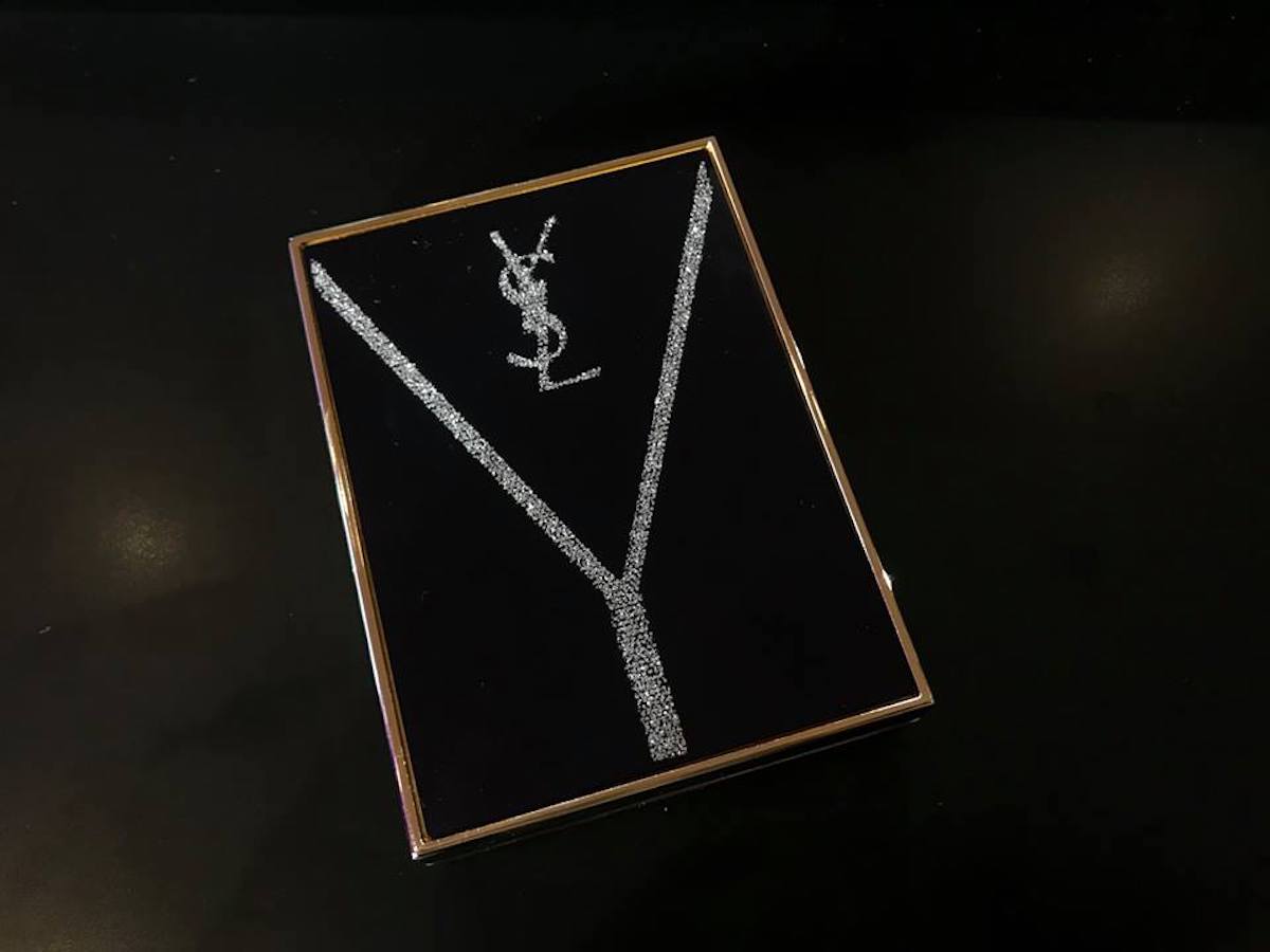 YSL」が顔に使うチョークを発売 トム・ペシューのデビュー