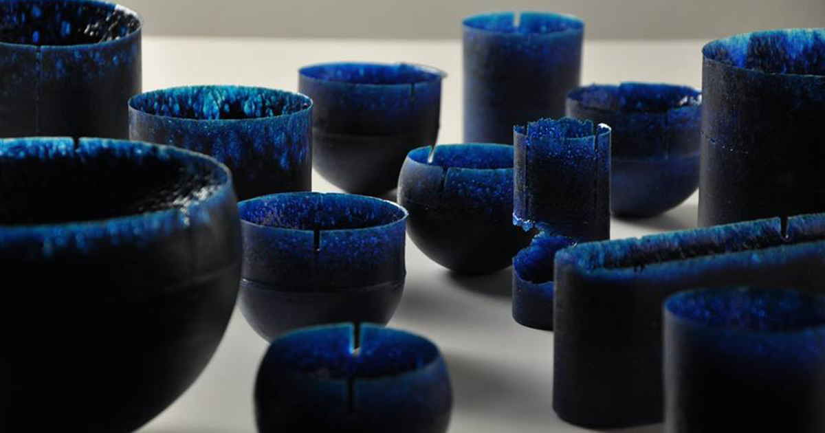 ロエベ」が認めた日本人作家の個展が開催中 独特の深いブルーのガラス