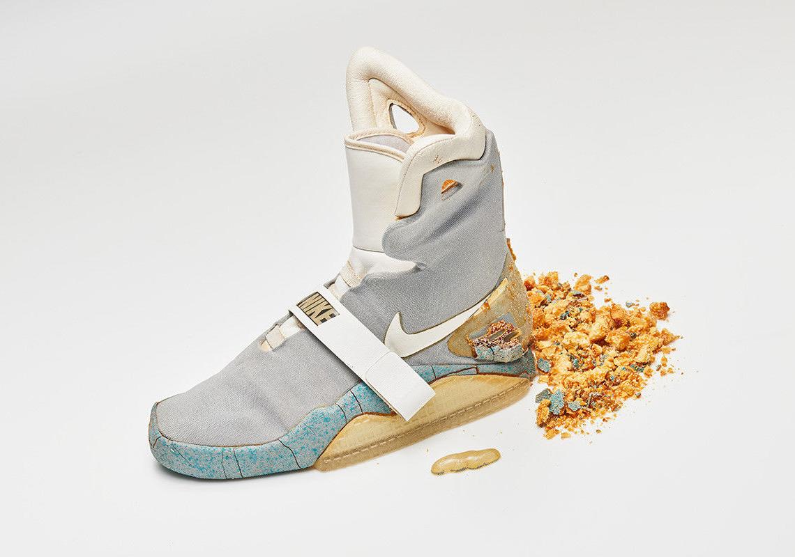 靴ひも自動調整スニーカー“ナイキ マグ”のオリジナルモデルが1000万円 