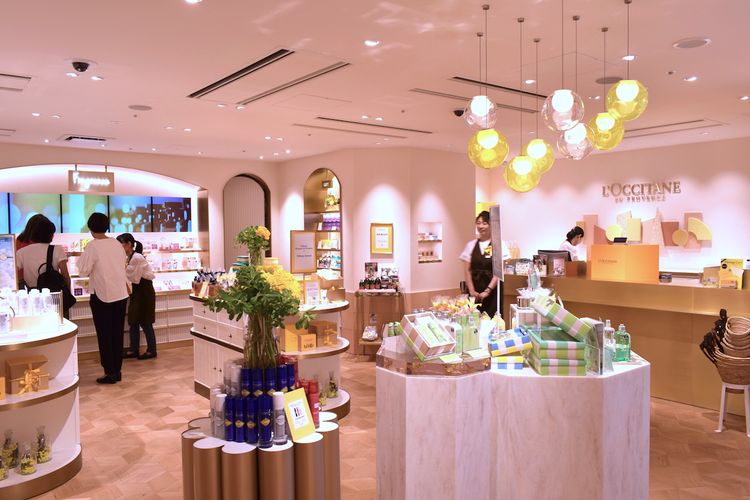 ロクシタン渋谷店がリニューアル 「ピエール・エルメ」とのアジア初コラボカフェも常設 - WWDJAPAN ‐ 最新ファッション＆ビューティニュース情報