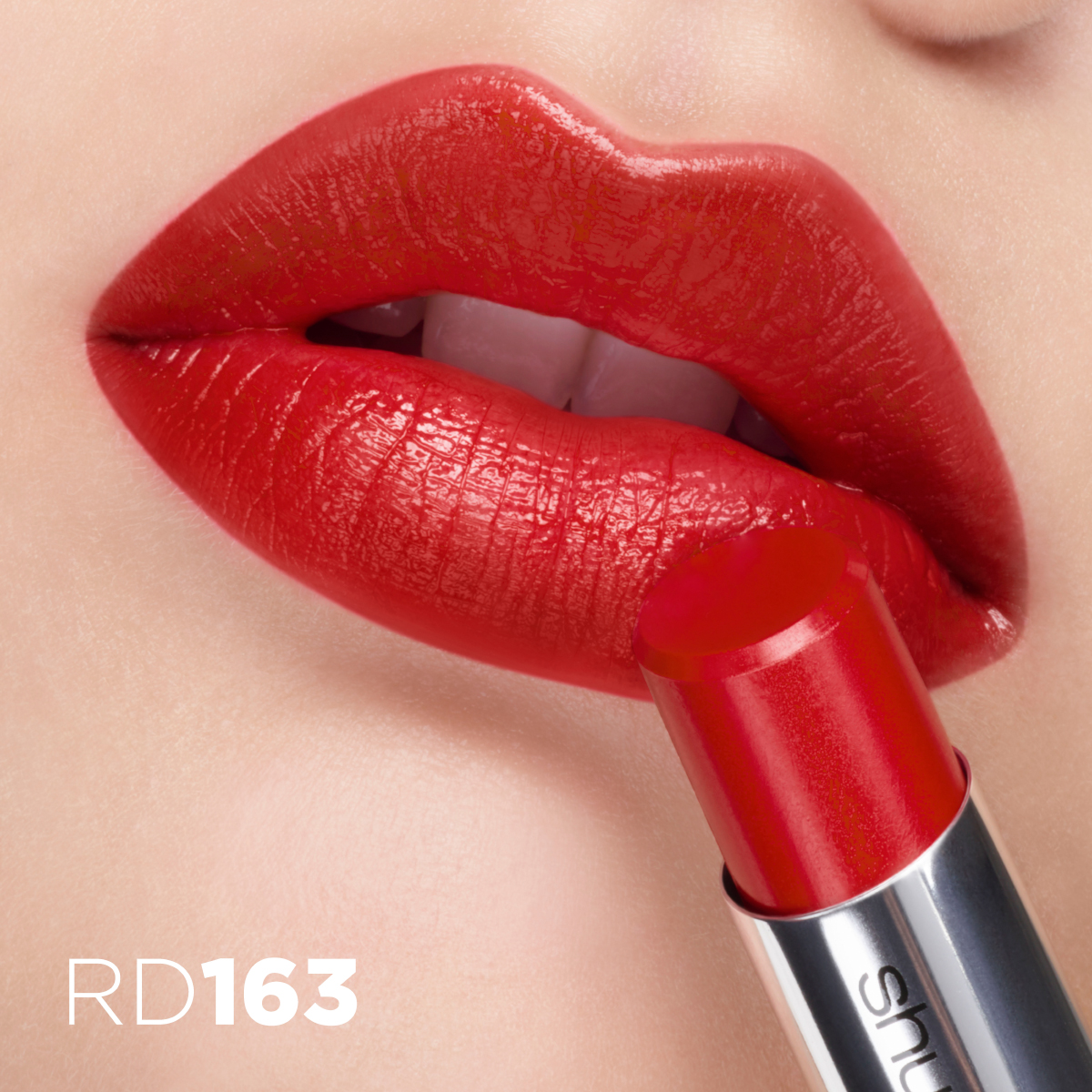シュウ ウエムラ」を代表する赤「RD 163」はなぜ女性の肌を美しく