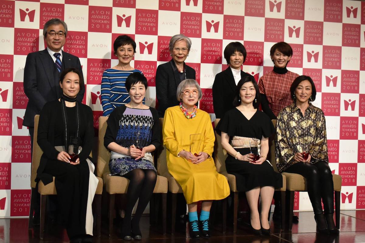 エイボン女性年度賞 大賞に 魔女の宅急便 の角野栄子さん 授賞式ではファッショントークも Wwdjapan