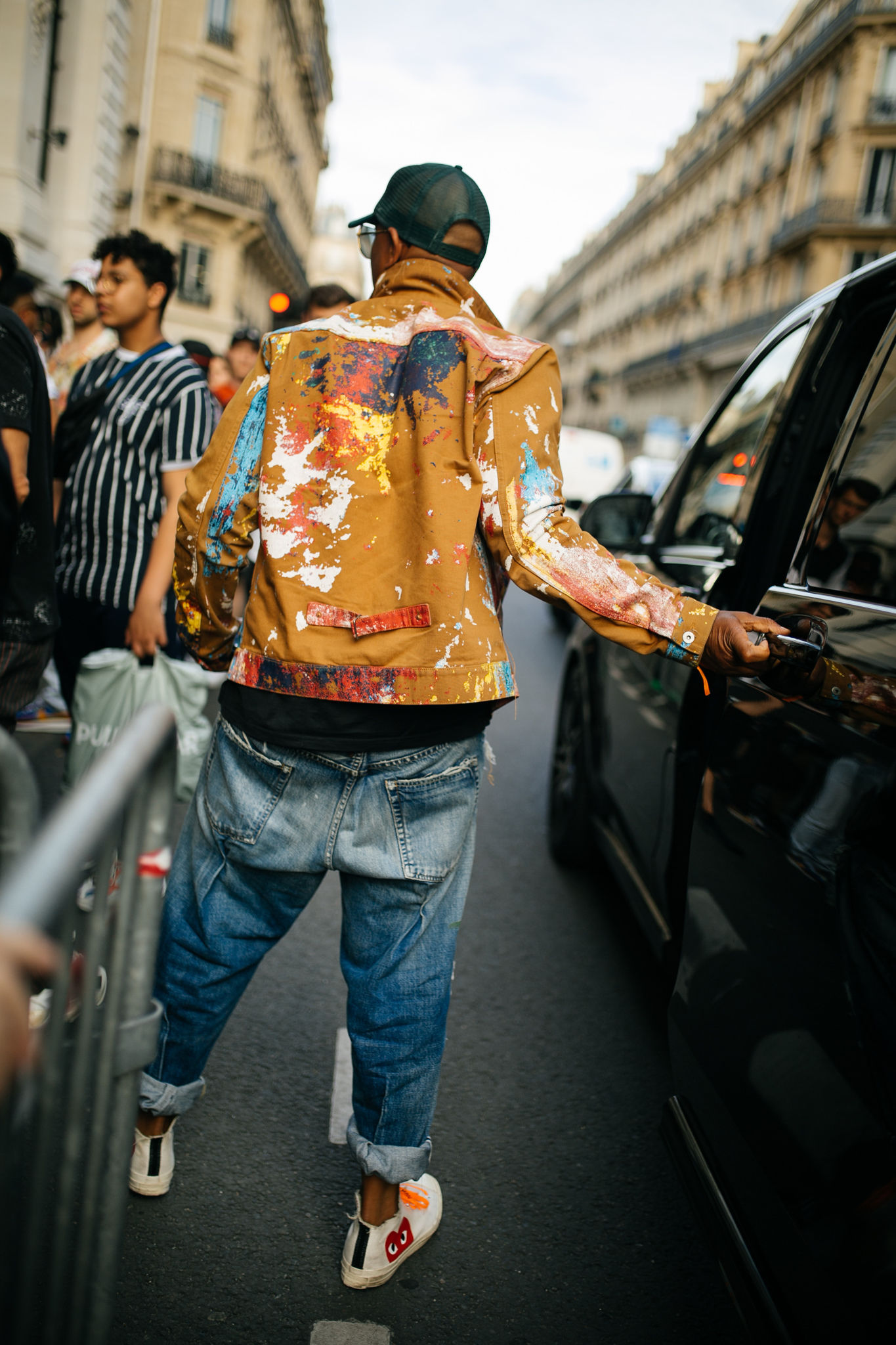 スナップ 吹き荒れるフォーマル旋風 迎え撃つパリのストリート 年春夏パリ メンズ ファッション ウイーク Wwdjapan Com