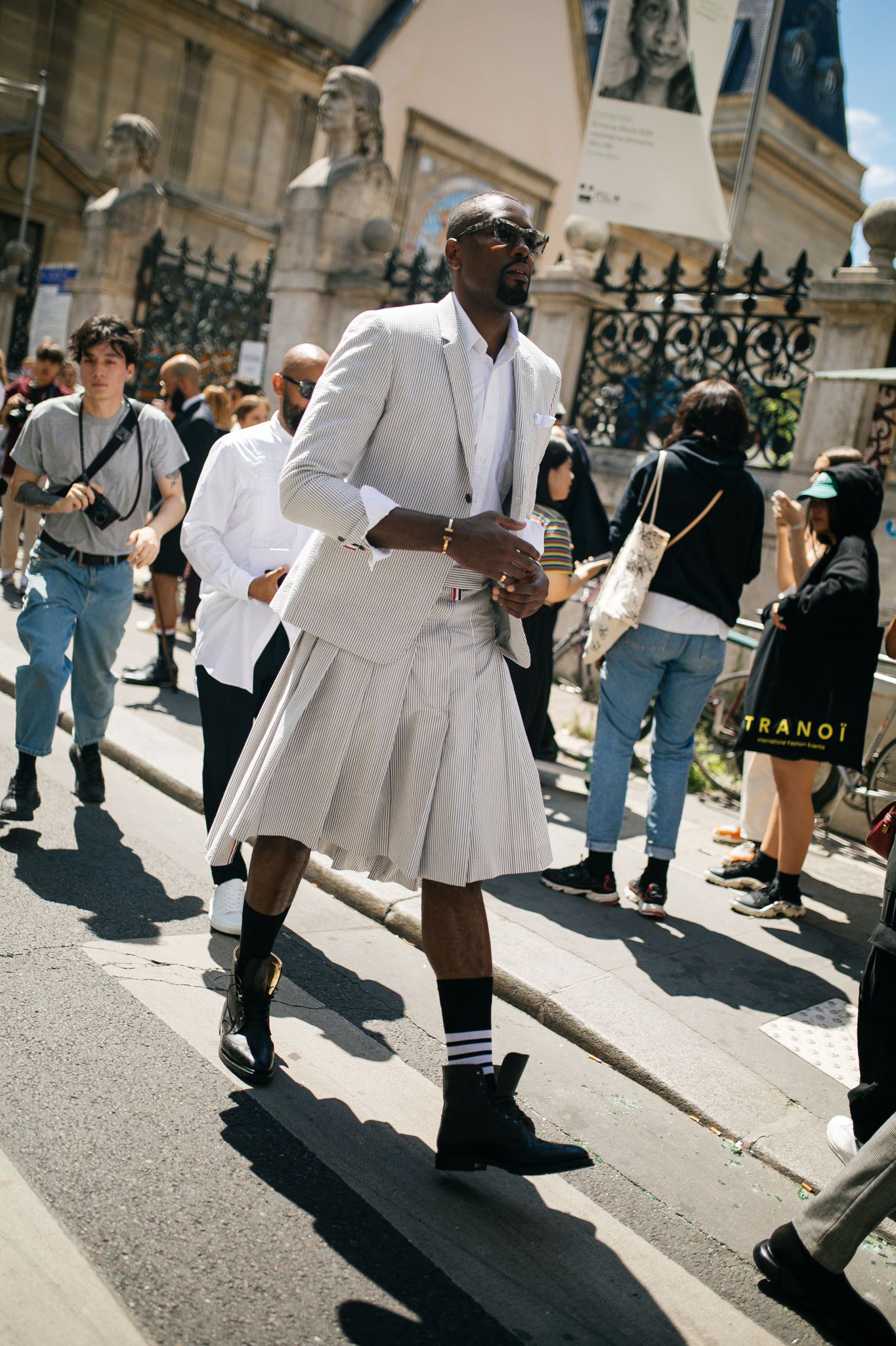 スナップ 吹き荒れるフォーマル旋風 迎え撃つパリのストリート 年春夏パリ メンズ ファッション ウイーク Wwdjapan