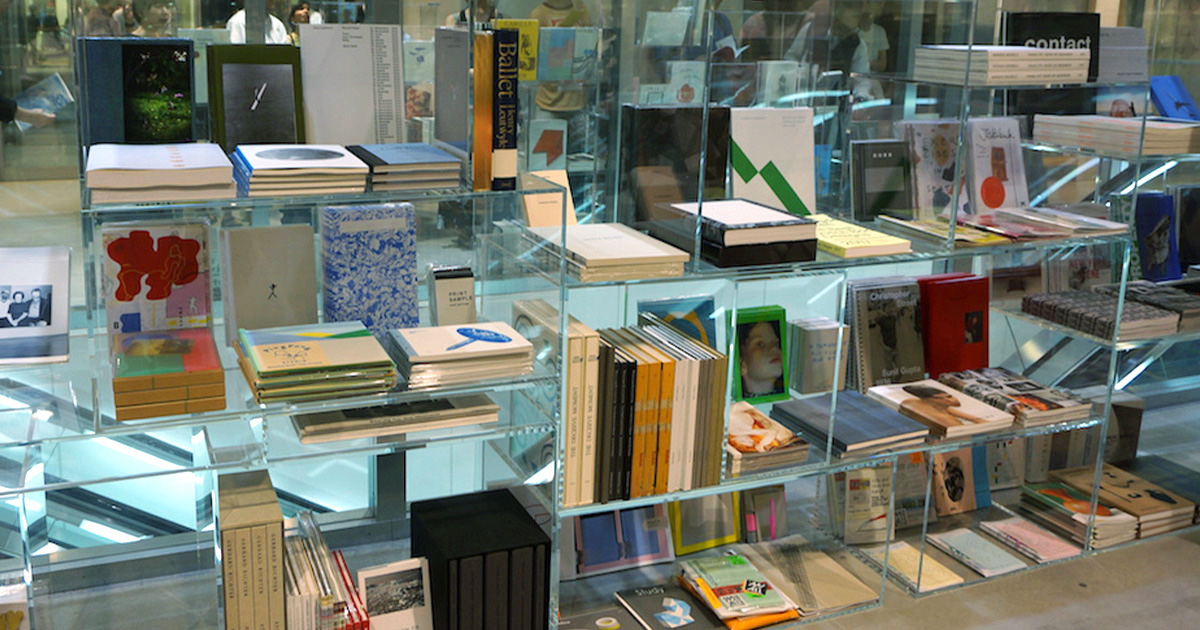 ドーバー銀座の本屋さん アート本とZINEが一緒に並ぶ“カオス空間