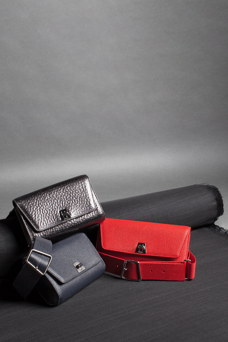 アクリス」がバッグにフォーカスした期間限定店 空港をイメージした