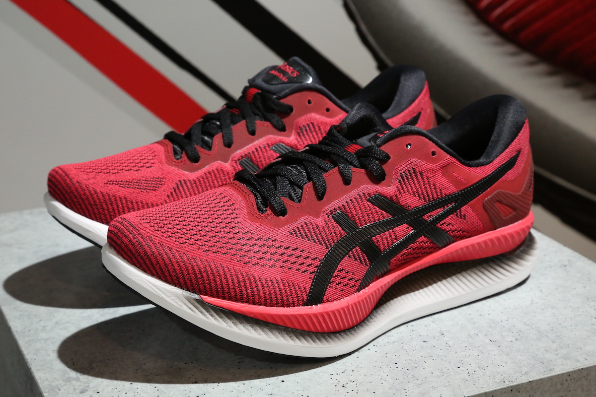 【高評価格安】送料無料 新品 asics ランニングシューズ GlideRide TOKYO スニーカー