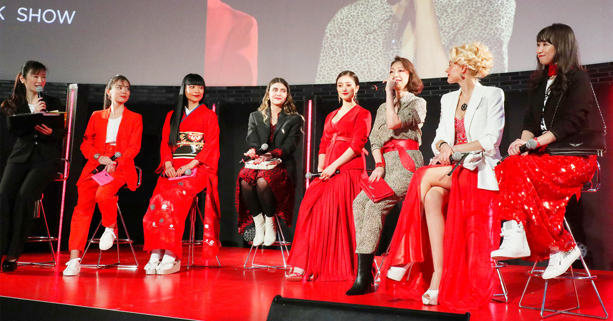 ロレアル パリ」の人気リキッドリップに艶タイプが登場 イベントに野宮