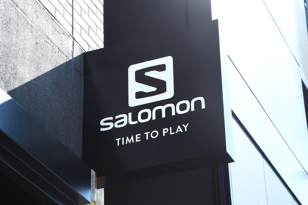 「サロモン」が渋谷・原宿エリアに直営店オープン 世界初のスニーカーの売り場も - WWDJAPAN
