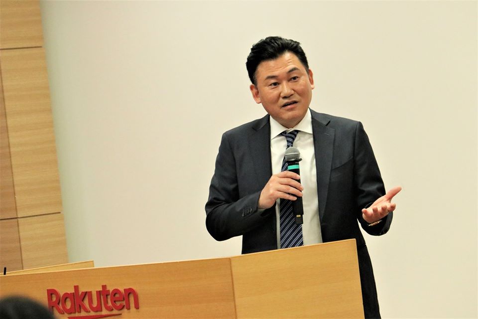 小島健輔リポート ストライプ 楽天 青山商事 今こそ問われる企業の社会的責任 Wwdjapan Com