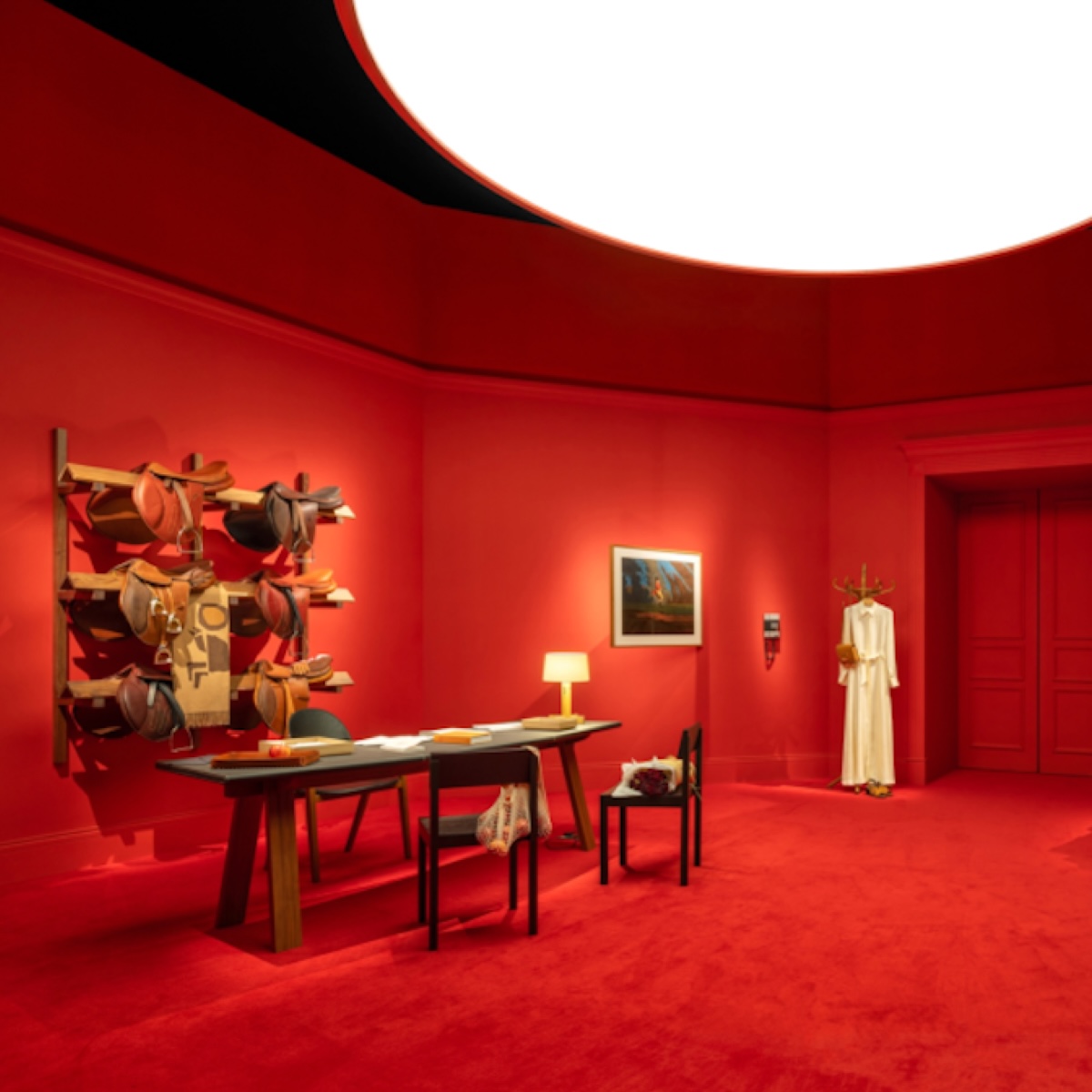 新品 激レア❣️HERMES 馬の頭部デザイン アート エルメス」が“馬 × 謎