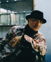 タケオ キクチ」がデビュー40周年の布袋寅泰とのコラボアイテムを発売