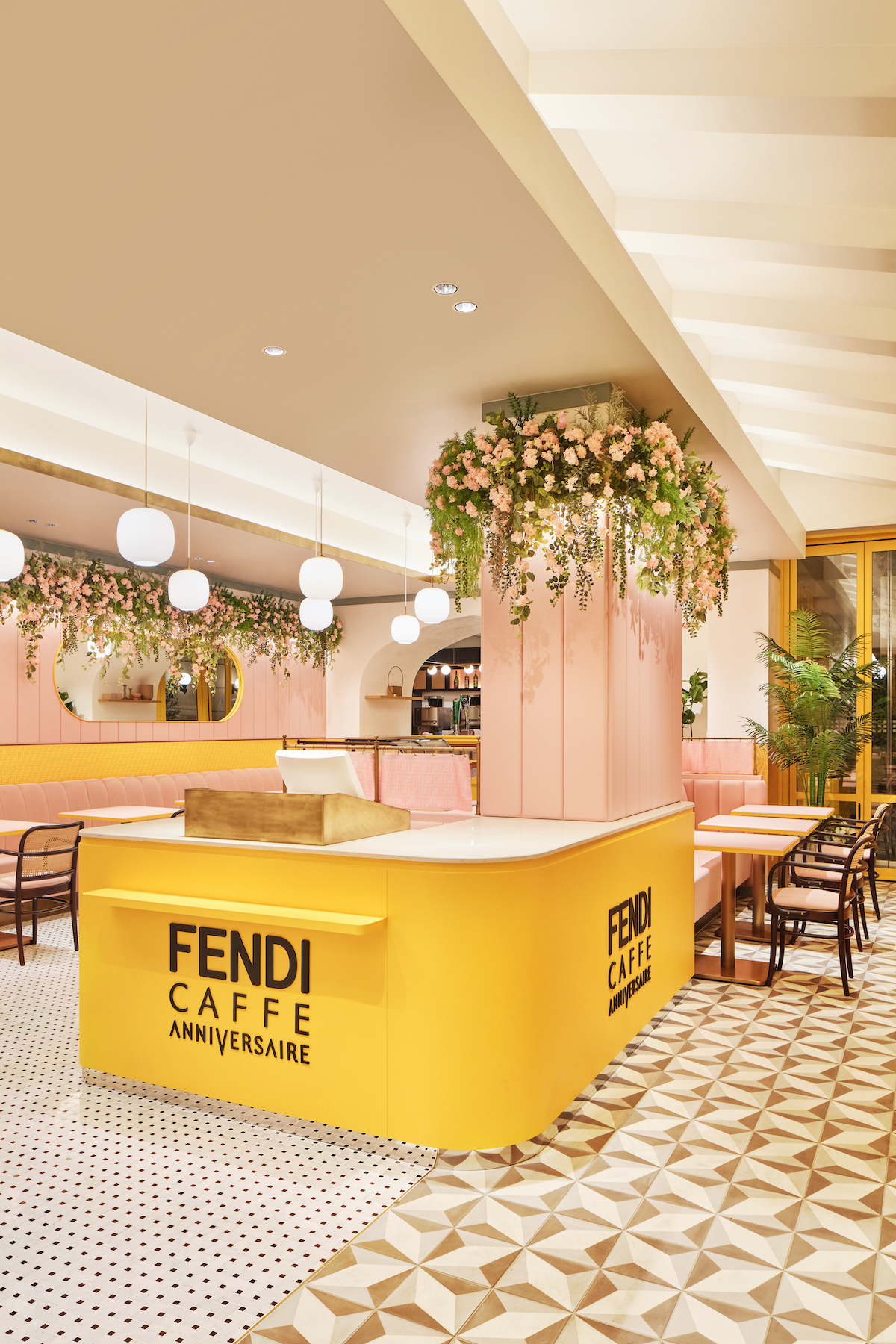 フェンディ カフェ が日本初上陸 アニヴェルセルカフェ 表参道とのコラボで期間限定オープン Wwdjapan Com