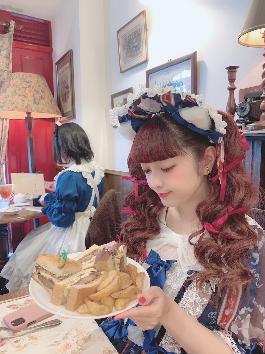 婚活中の38歳ロリータモデル、青木美沙子が感じる“普通”の壁 