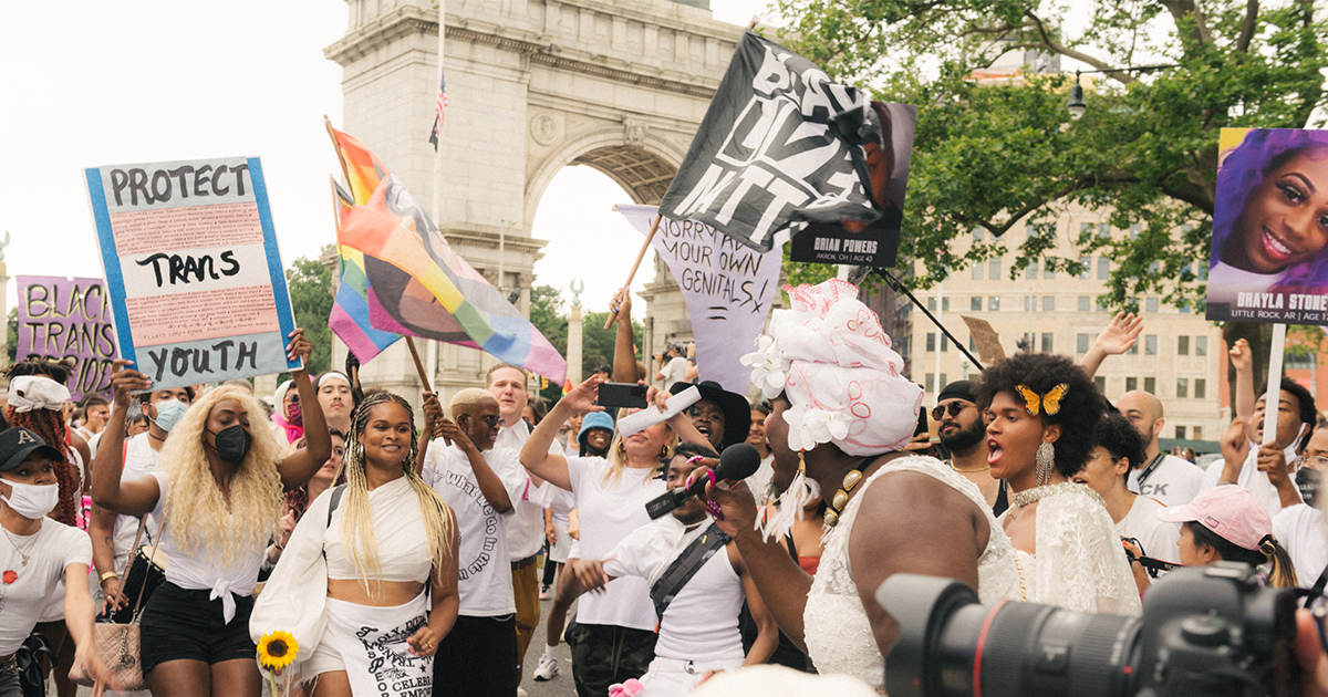 ブルックリンでプライド・マーチ開催　トランスジェンダーの若者の権利啓発・保護を訴えて