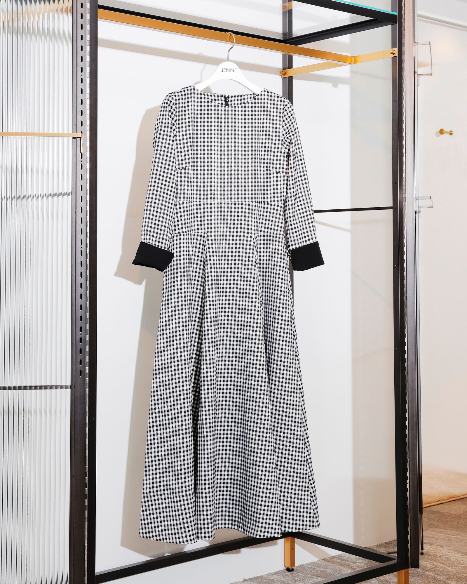 知名度ゼロから2年で売上高10億円 金沢発D2C「ジェンヌ」が表参道の一