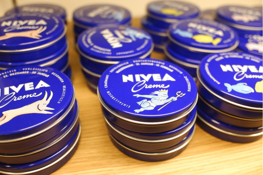 新品 NIVEA ニベア ドイツ ヨーロッパ クリスマス 限定 青缶 クリーム