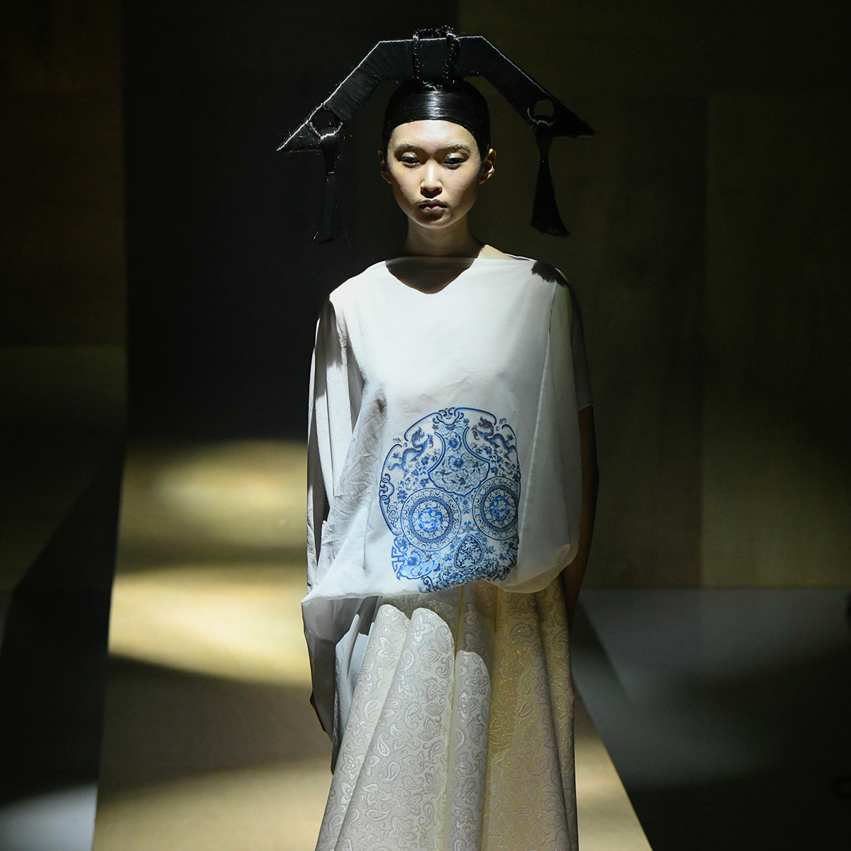 ジュンヤ ワタナベ」はブータンに住む人の清い心をゴールドで表現 神々