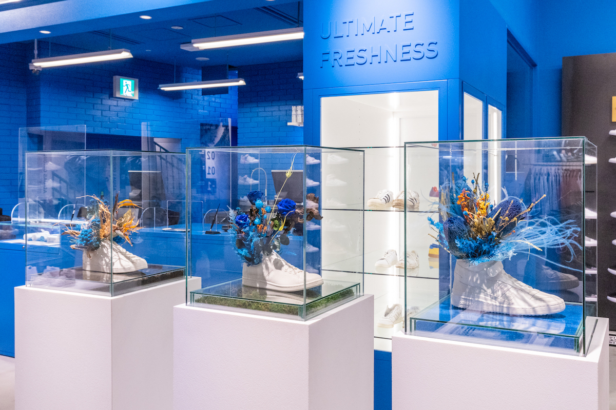 アディダス」のサステナビリティ体験型店舗が原宿に誕生 - WWDJAPAN