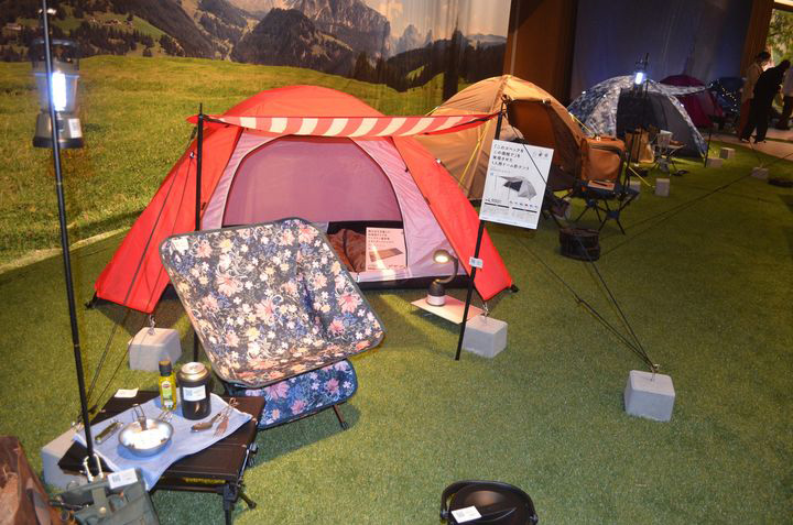 ワークマン、キャンプ用品の販売開始 テントや寝袋など「初心者5点